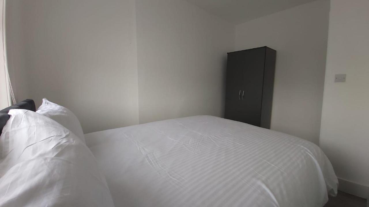 Battersea Park Apartments Лондон Екстер'єр фото