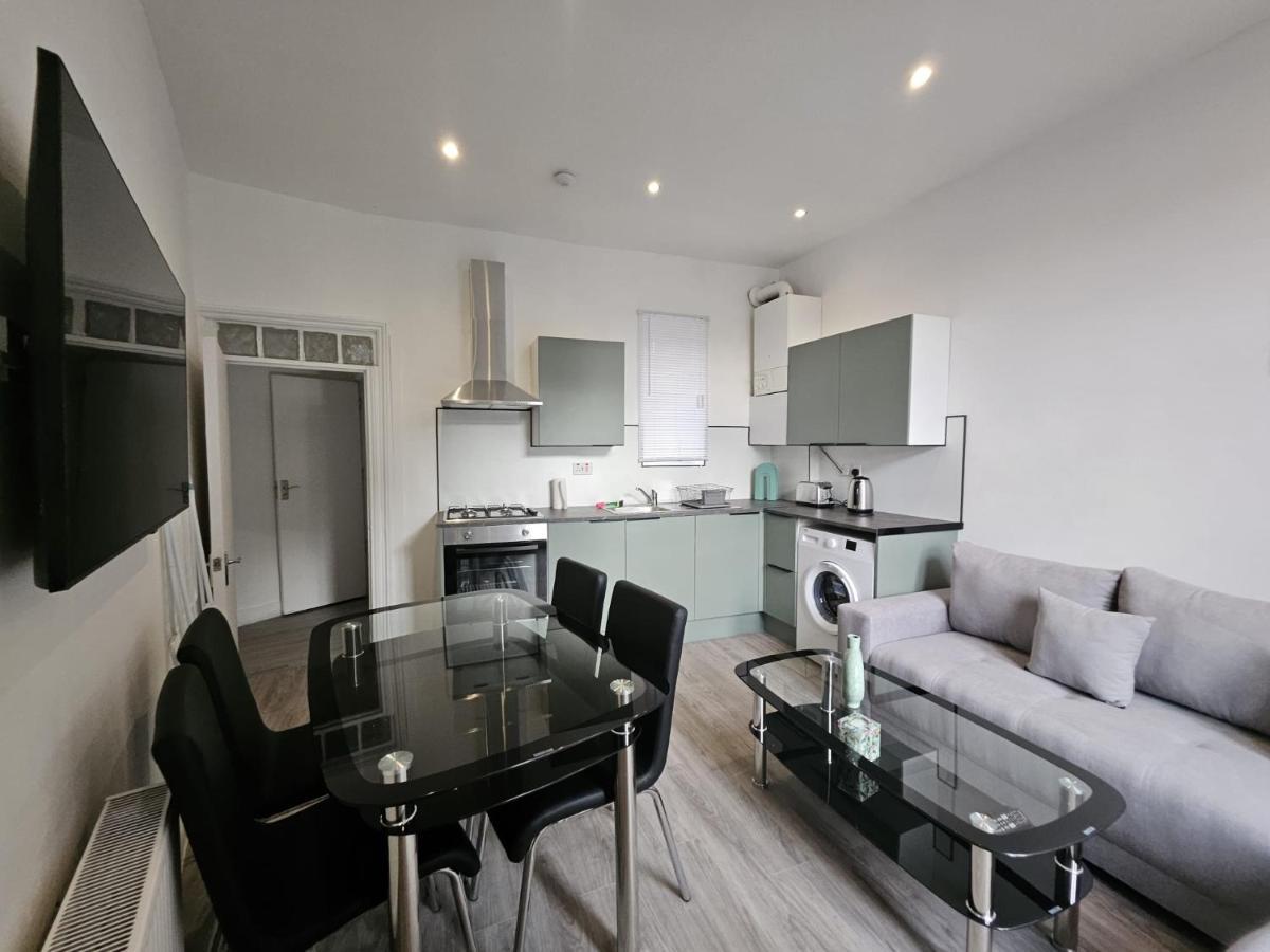 Battersea Park Apartments Лондон Екстер'єр фото
